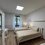 Konukevi Grattacielo Torino
